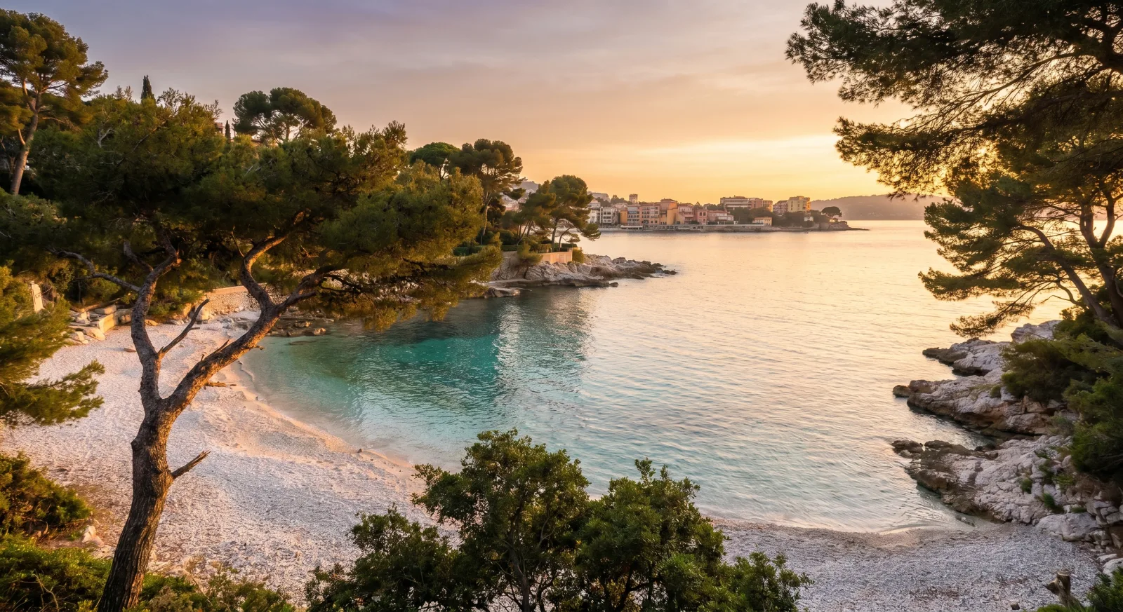 Plage de Passable au Cap-Ferrat, crique aux eaux turquoise